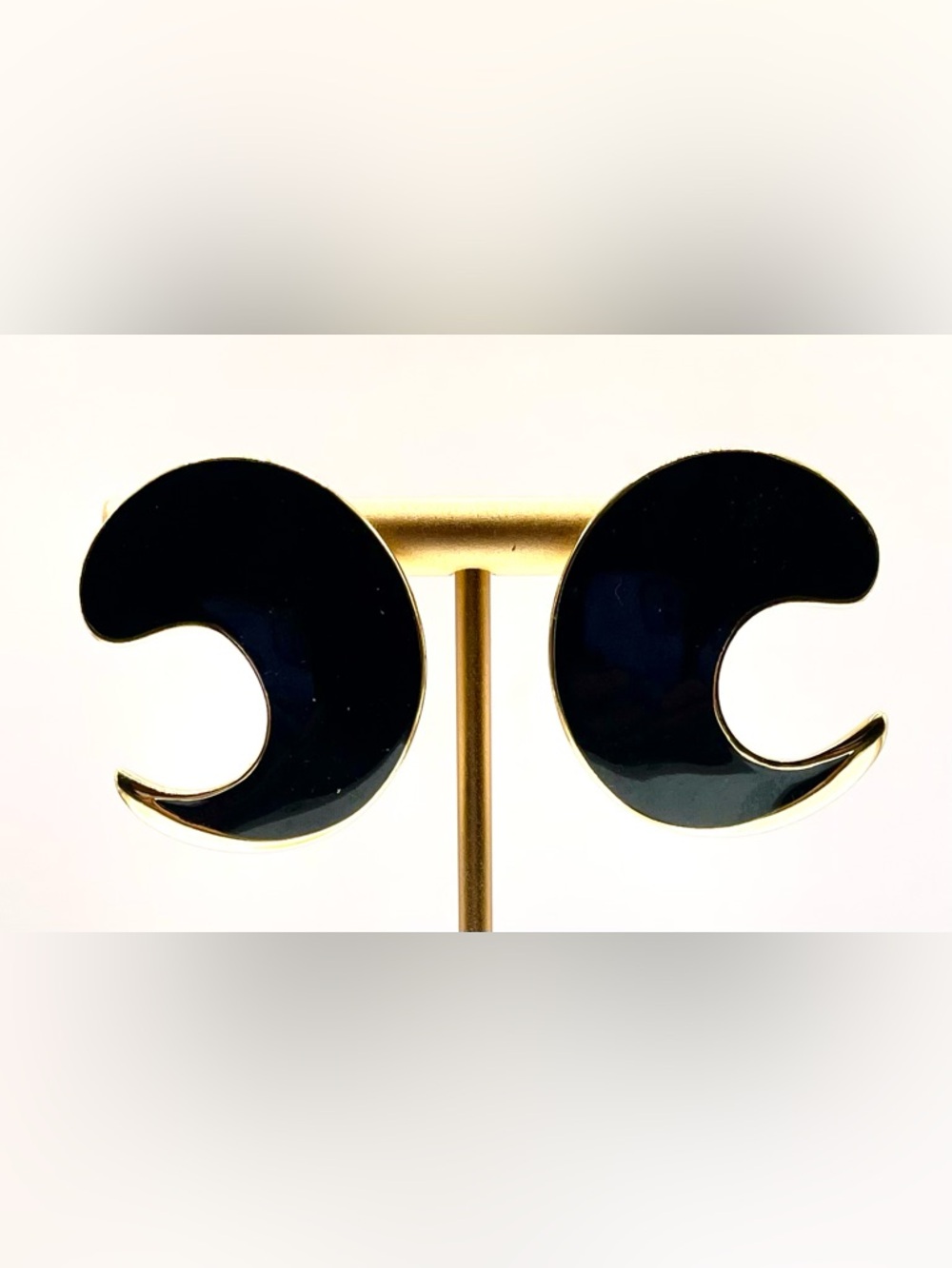 Vintage 80s Trifari Black Enamel Gold Tone Pierced Earrings Abstract Swirl